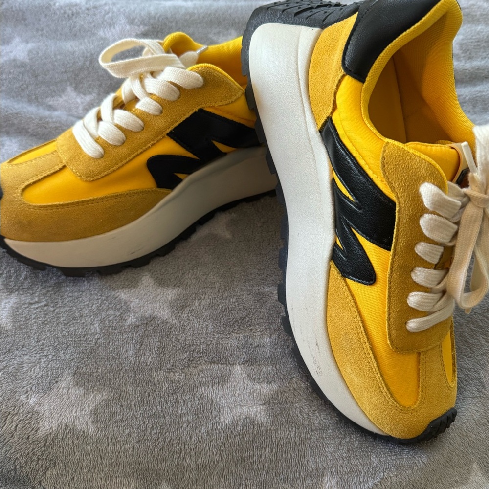 Steve Madden Yellow and Black Athletic Shoes